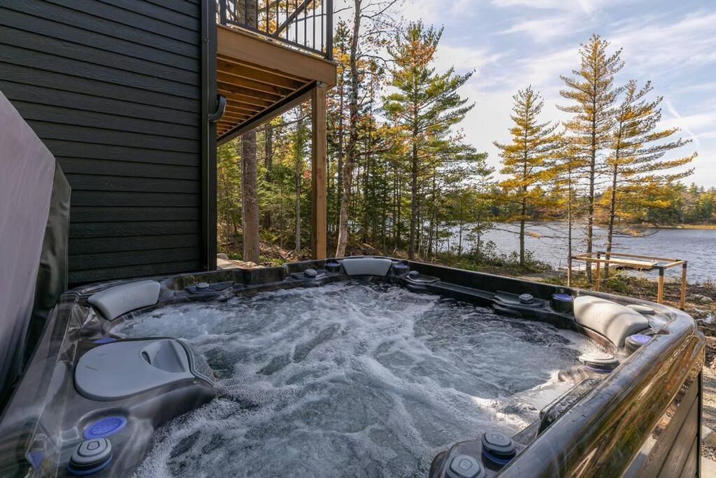 Numinous Cottage Long Lake Oasis Centre Rawdon 外观 照片